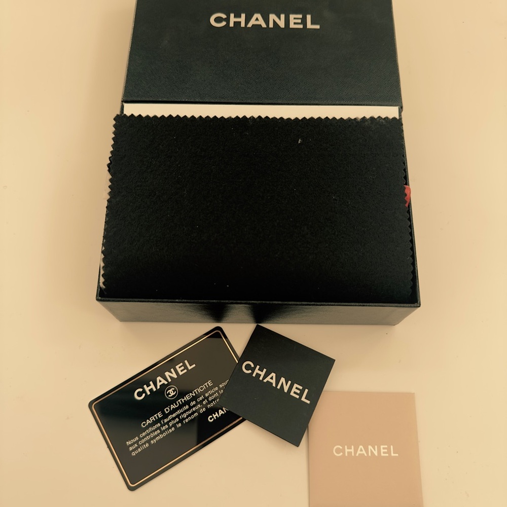 CHANEL Red Patent Quilted Leather Snap Wallet - Picture 2 of 11